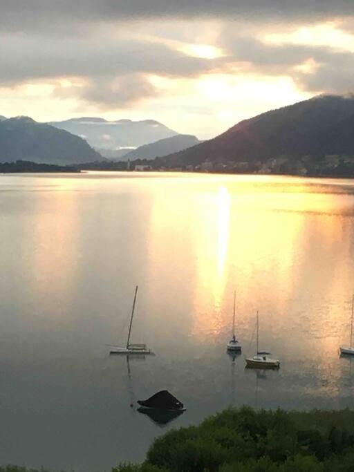 Appartement Mit Seeblick Am Ossiacher See Villach Bagian luar foto