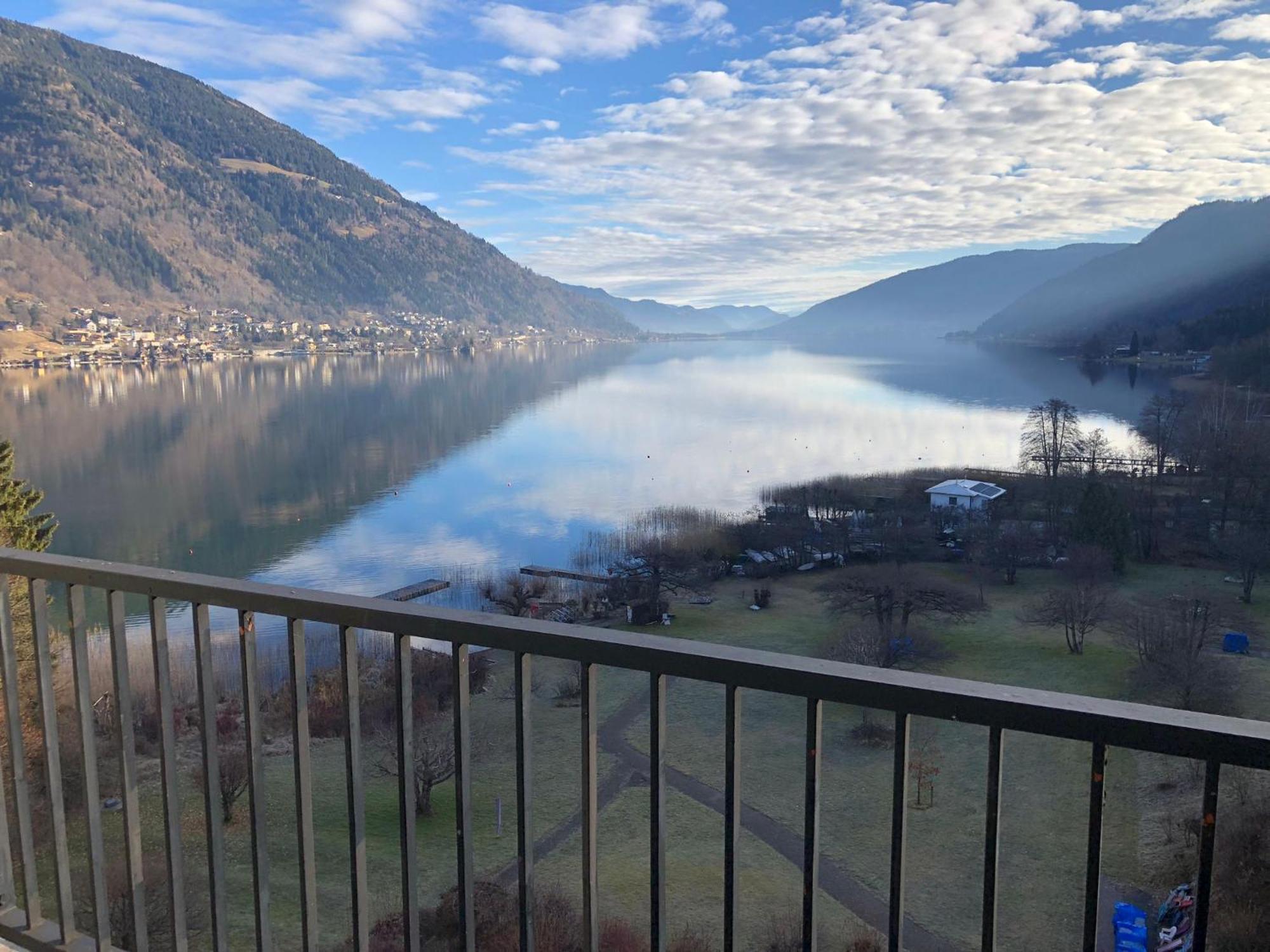 Appartement Mit Seeblick Am Ossiacher See Villach Bagian luar foto