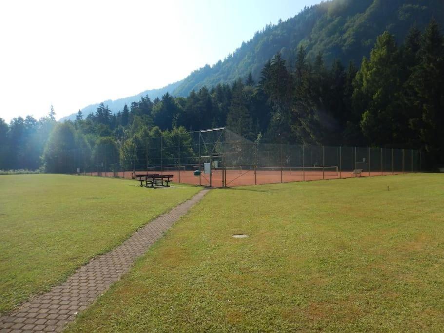 Appartement Mit Seeblick Am Ossiacher See Villach Bagian luar foto