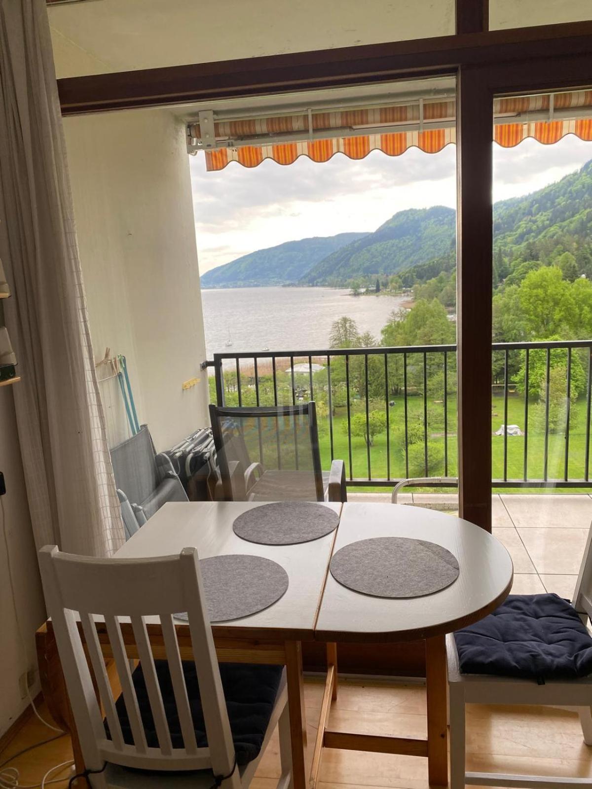 Appartement Mit Seeblick Am Ossiacher See Villach Bagian luar foto